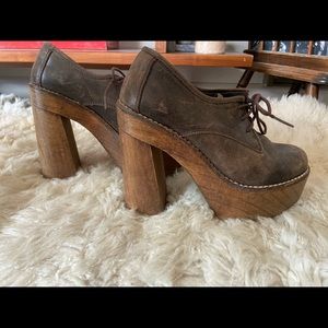 Jeffrey Campbell Woodie Distressed Platform- Size 6.5